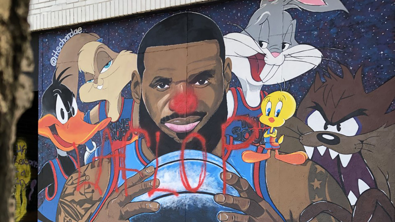 https://digital-stage.wgno.com/news/lebron-james-space-jam-mural-vandalized-in-hometown/