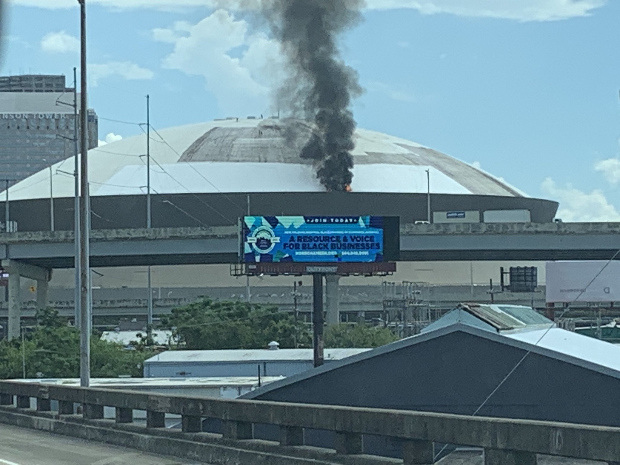 https://digital-stage.wgno.com/news/local/watch-smoke-flames-billow-from-roof-of-superdome/