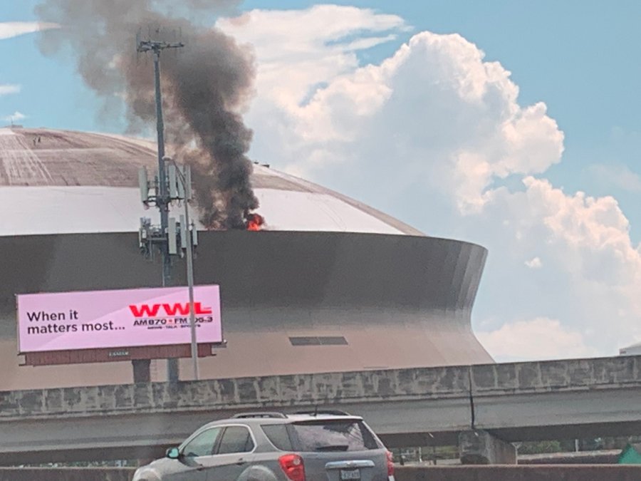 https://digital-stage.wgno.com/news/local/watch-smoke-flames-billow-from-roof-of-superdome/