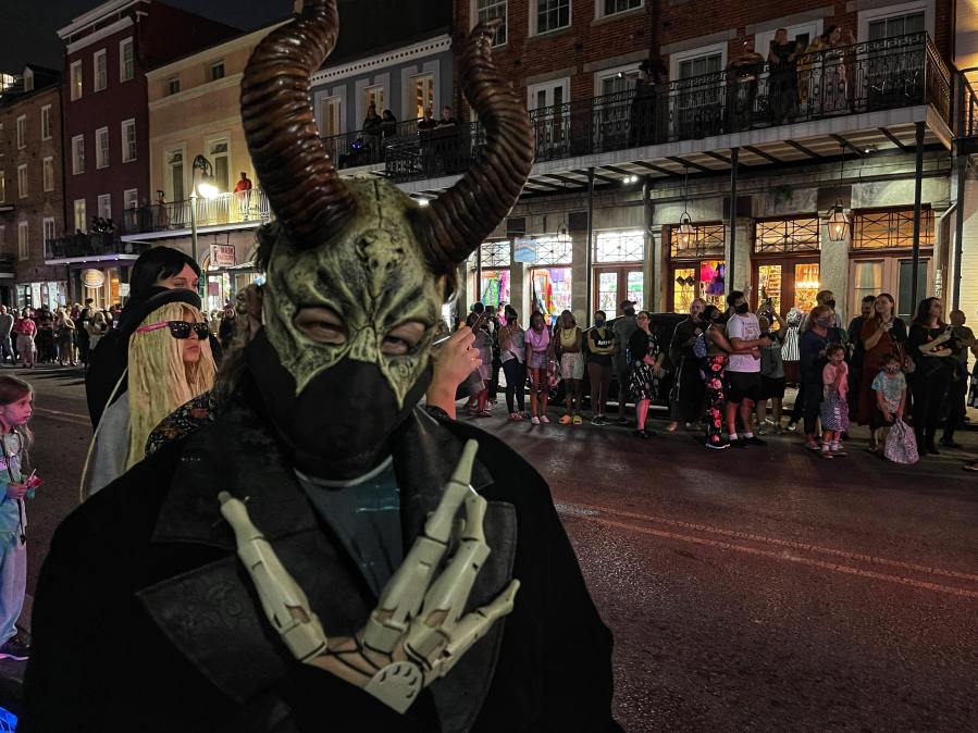 https://digital-stage.wgno.com/news/local/gallery-krewe-of-boo-rolls-through-and-haunts-new-orleans/