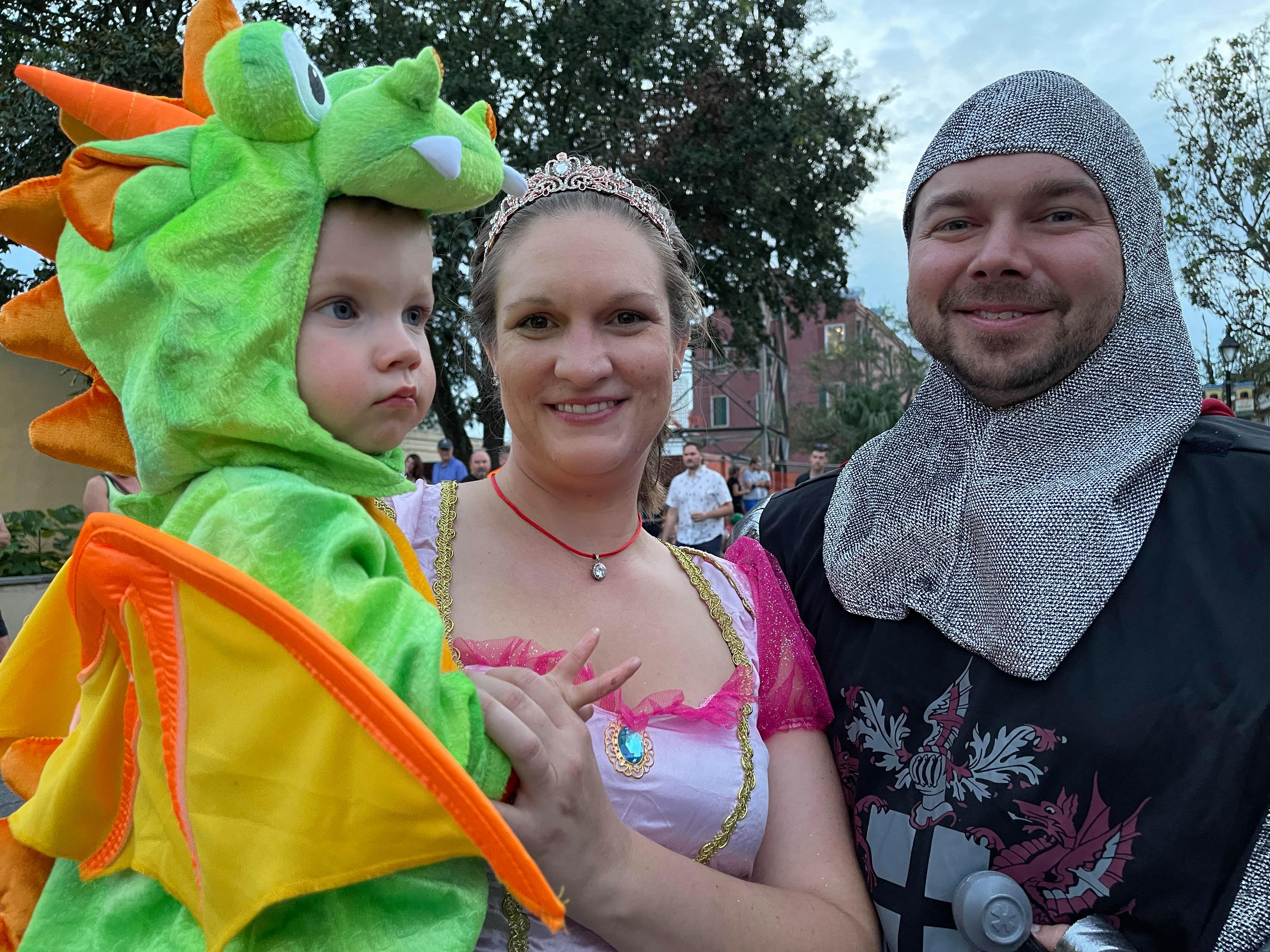 https://digital-stage.wgno.com/news/local/gallery-krewe-of-boo-rolls-through-and-haunts-new-orleans/