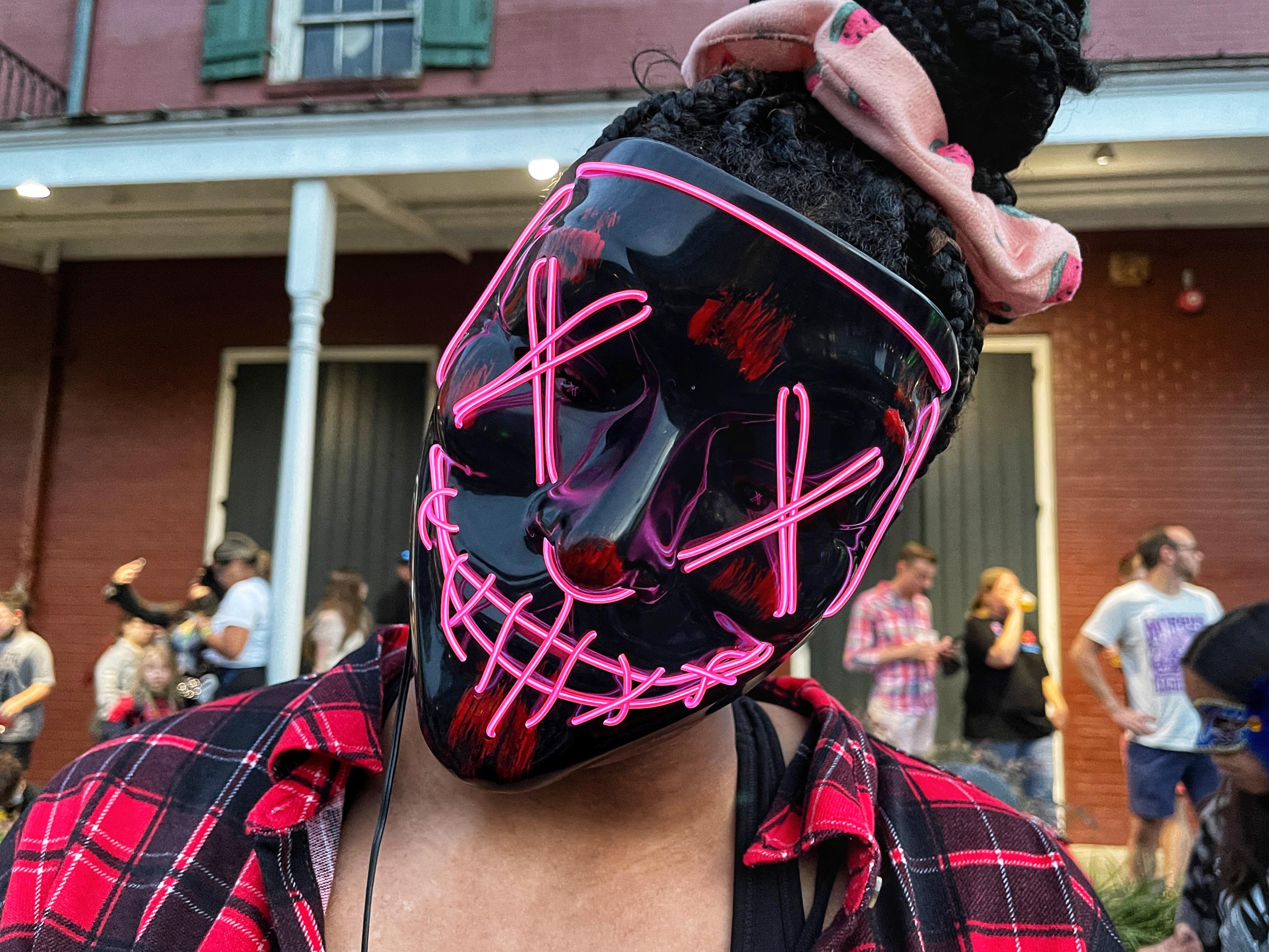 https://digital-stage.wgno.com/news/local/gallery-krewe-of-boo-rolls-through-and-haunts-new-orleans/