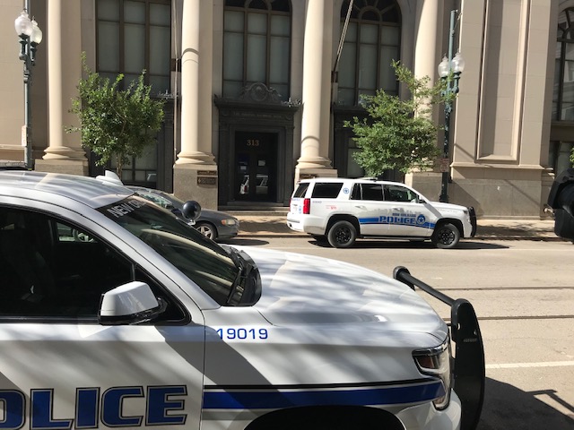 https://digital-stage.wgno.com/news/crime/breaking-fbi-confirms-christmas-eve-bank-robbery-in-cbd