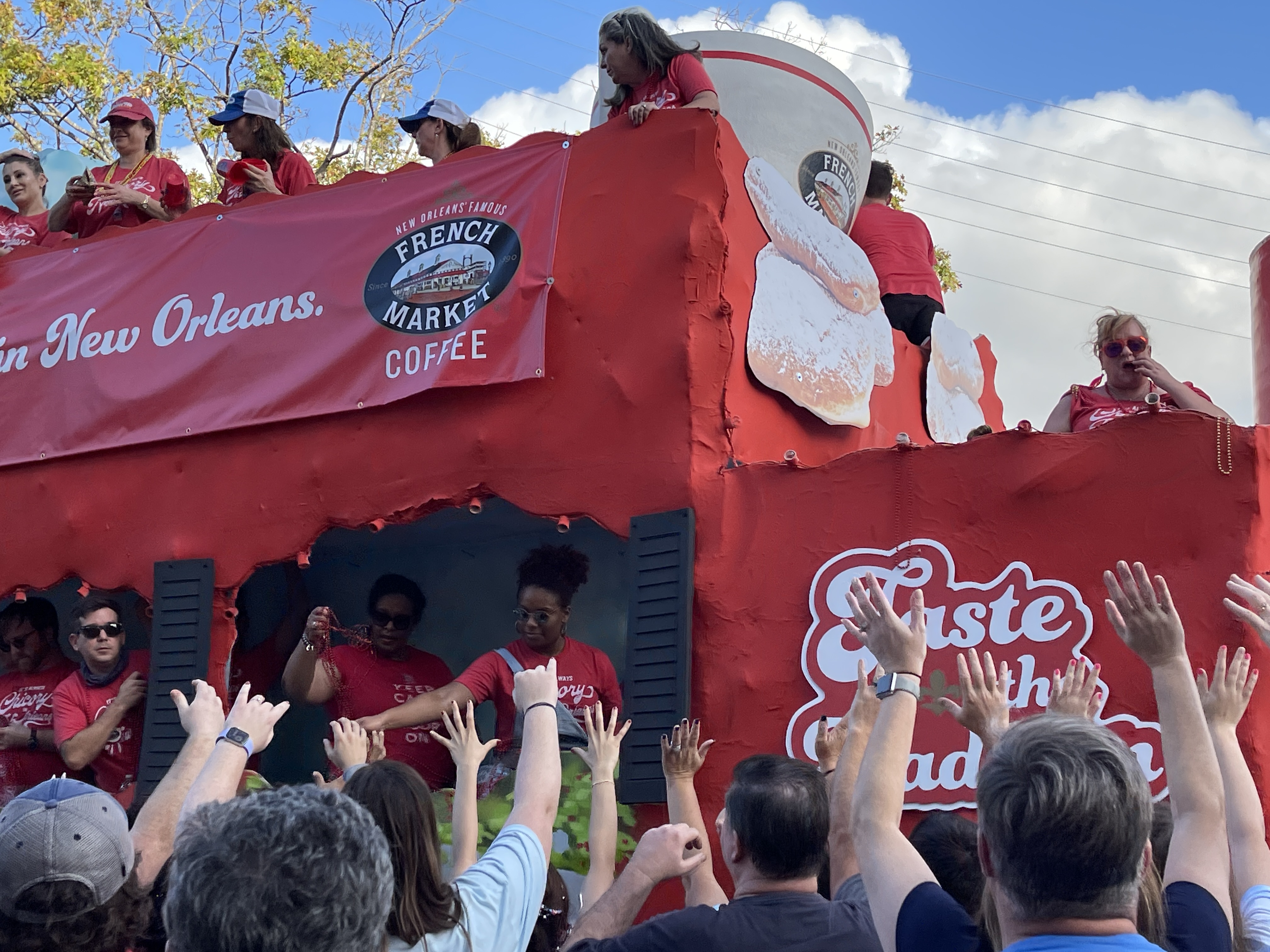 https://digital-stage.wgno.com/news/local/gallery-2021-allstate-sugar-bowl-parade-rolls-through-french-quarter-on-new-years-eve/