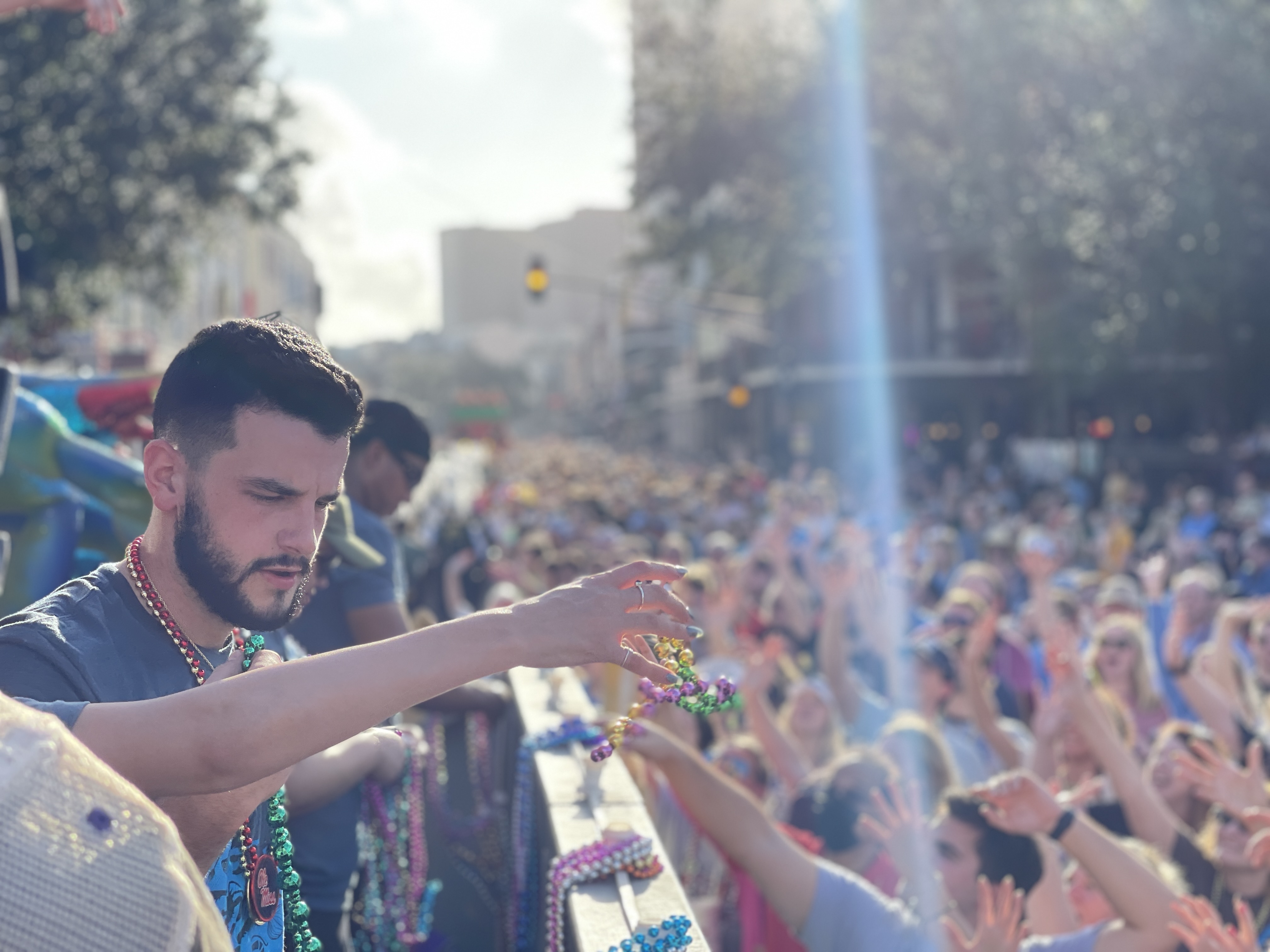 https://digital-stage.wgno.com/news/local/gallery-2021-allstate-sugar-bowl-parade-rolls-through-french-quarter-on-new-years-eve/