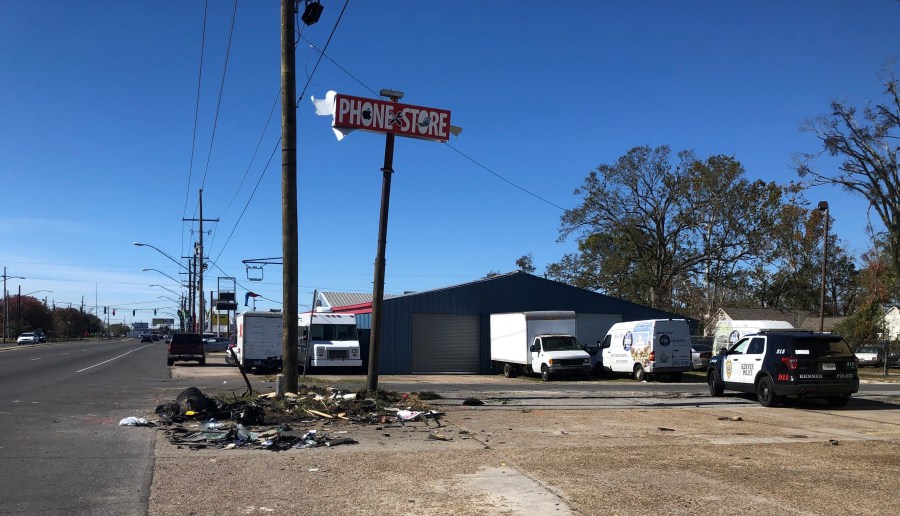 https://digital-stage.wgno.com/news/local/kenner-power-outage-caused-by-two-car-crash-that-kills-3-critically-injures-another/