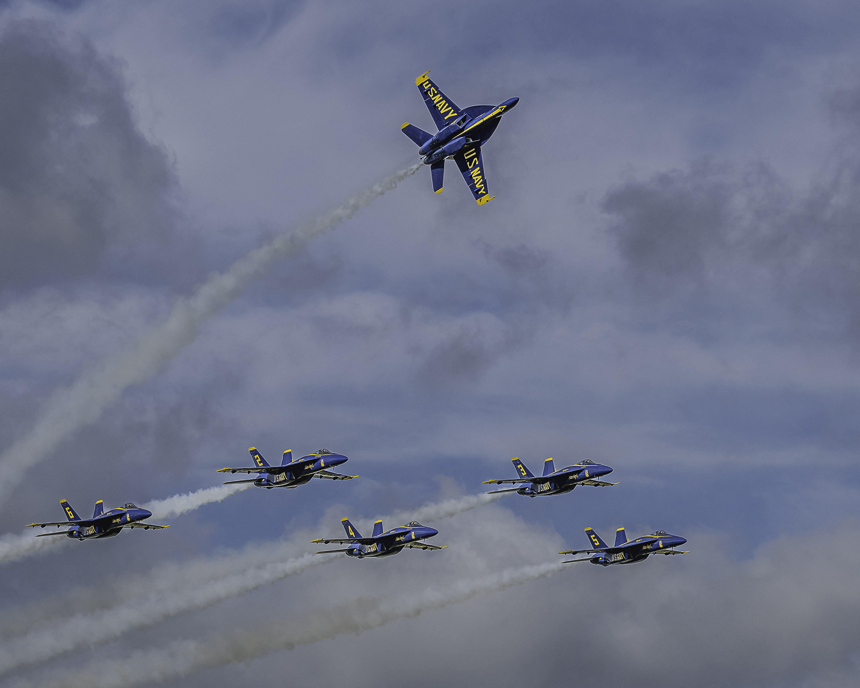 https://digital-stage.wgno.com/news/local/gallery-see-the-spectacular-blue-angels-soar-in-new-orleans-air-show/