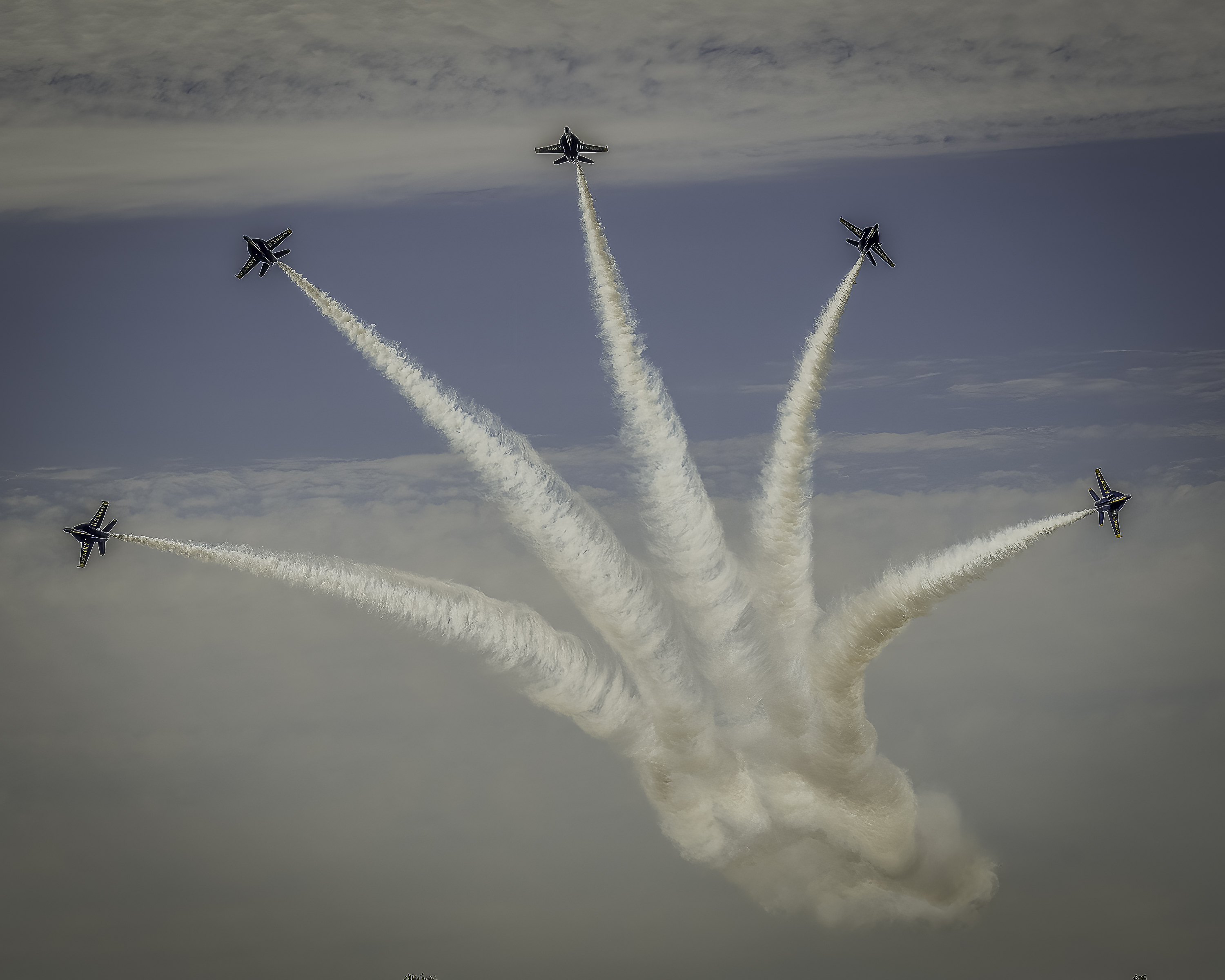 https://digital-stage.wgno.com/news/local/gallery-see-the-spectacular-blue-angels-soar-in-new-orleans-air-show/