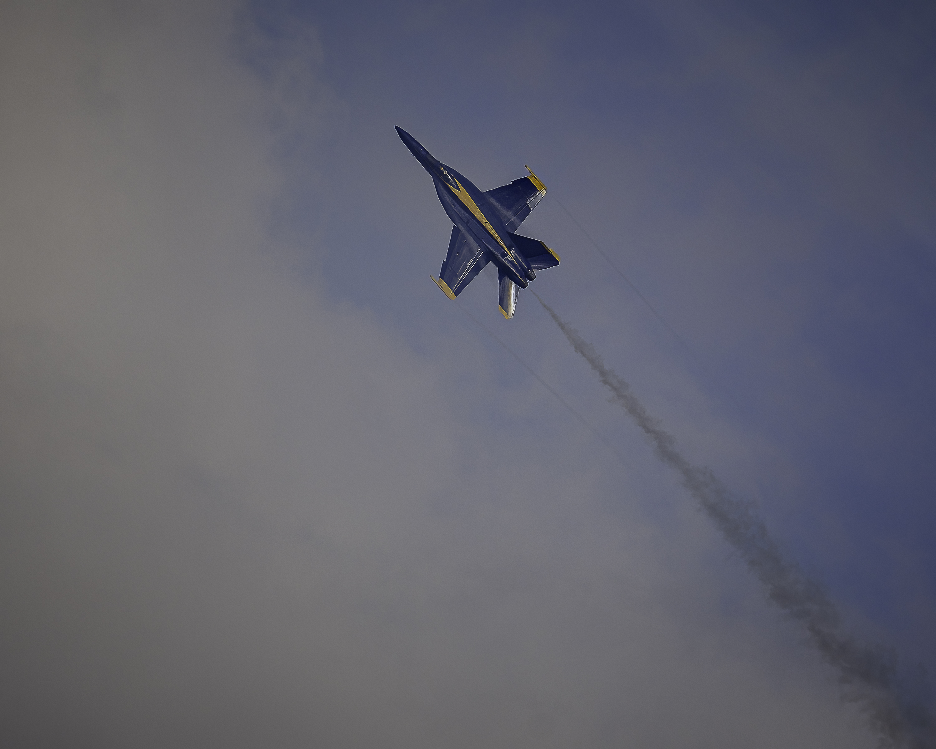 https://digital-stage.wgno.com/news/local/gallery-see-the-spectacular-blue-angels-soar-in-new-orleans-air-show/