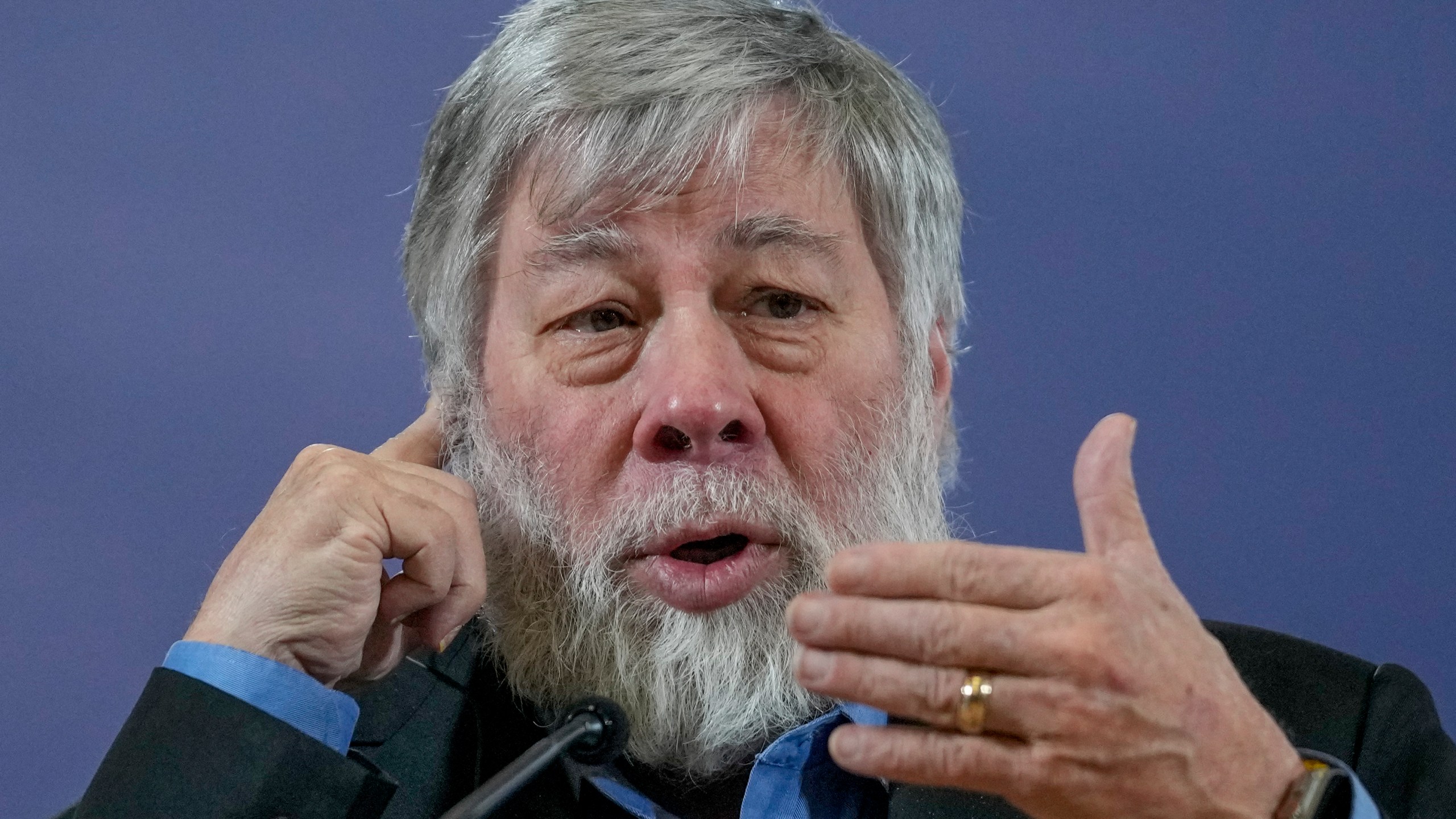 Apple co-founder Steve Wozniak speaks during a press conference after talks with Serbian President Aleksandar Vucic in Belgrade, Serbia, Wednesday, Dec. 6, 2023. Wozniak will receive a Serbian passport from the Balkan country's president after he was granted Balkan country's citizenship. (AP Photo/Darko Vojinovic)